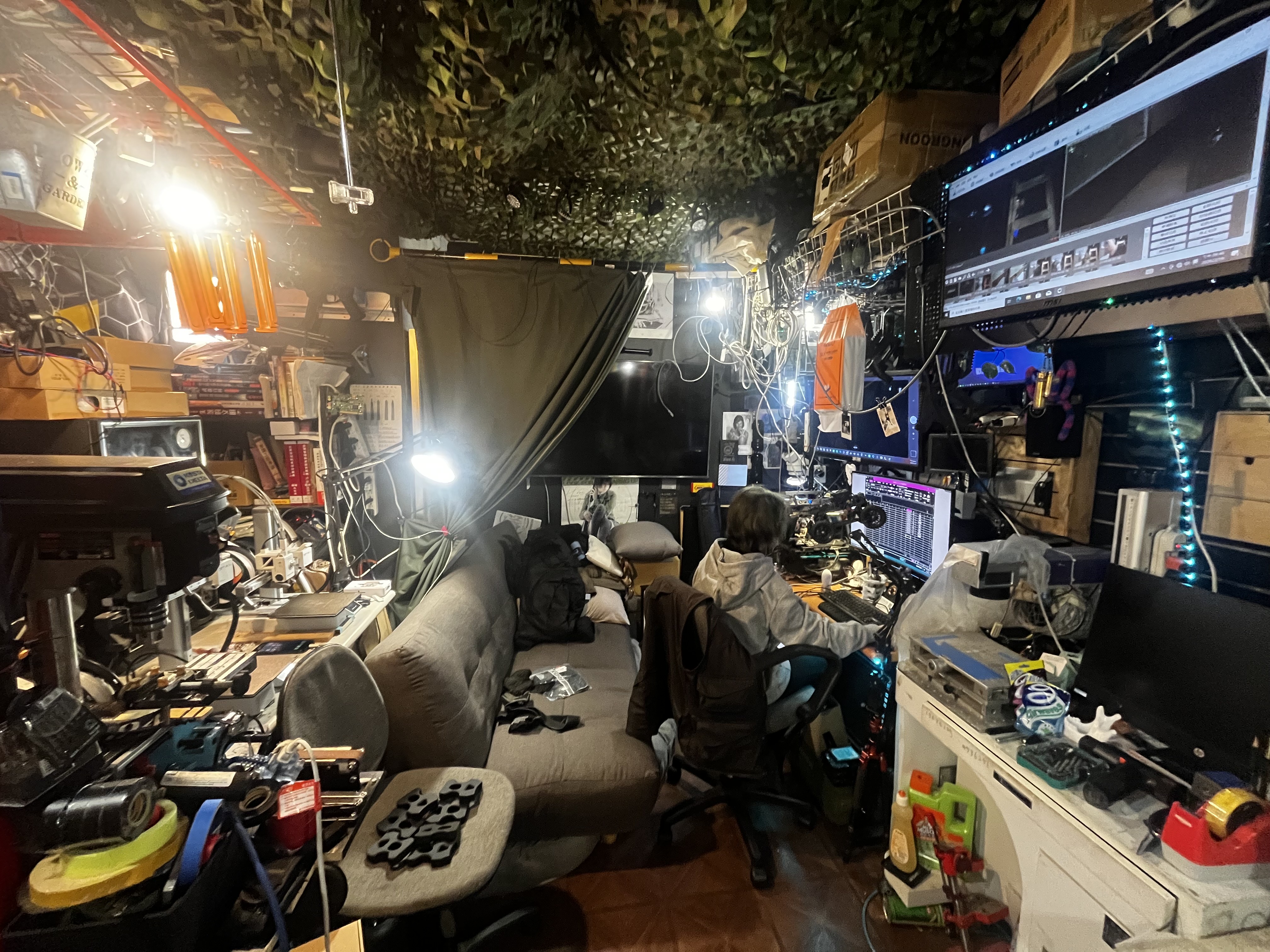 末日基地主室空間