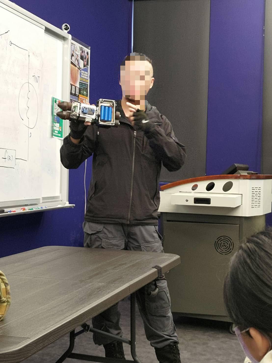 末日教學課程中的示範講述