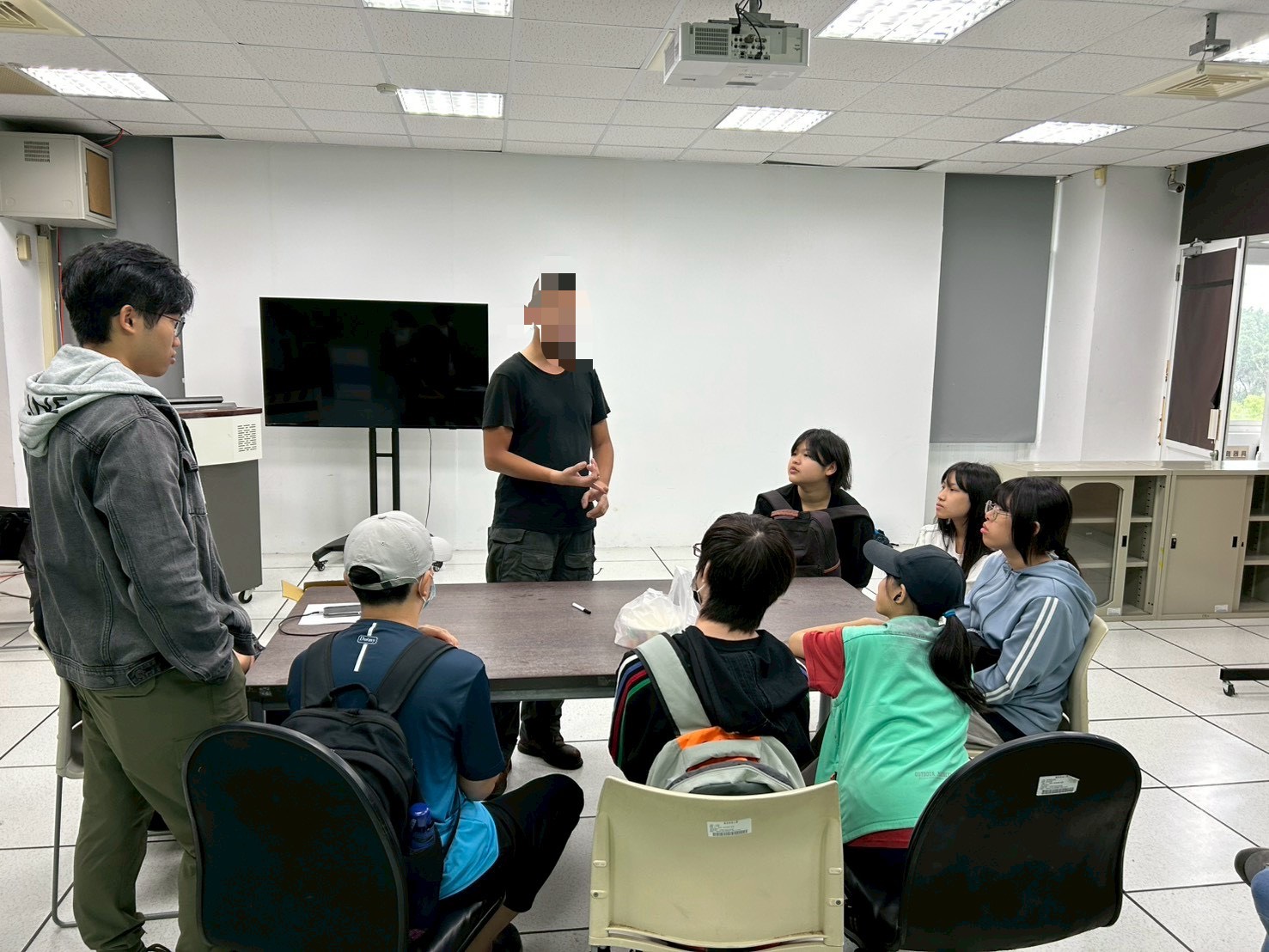 末日教學課程中的小組說明